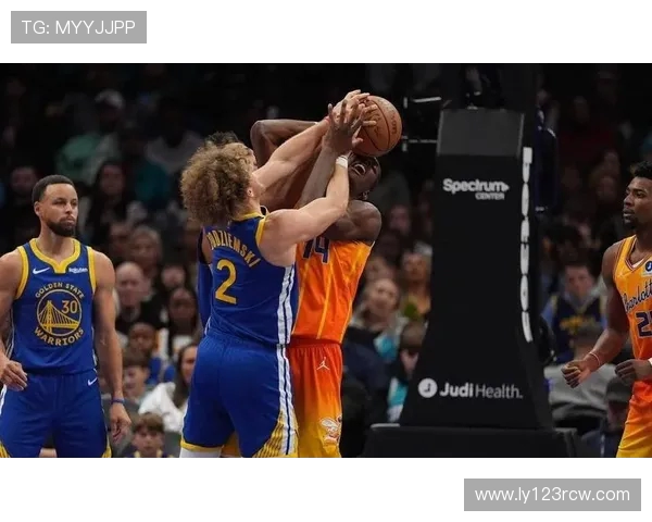 库里第二节狂轰三记三分克林根无奈束手无策太狠了